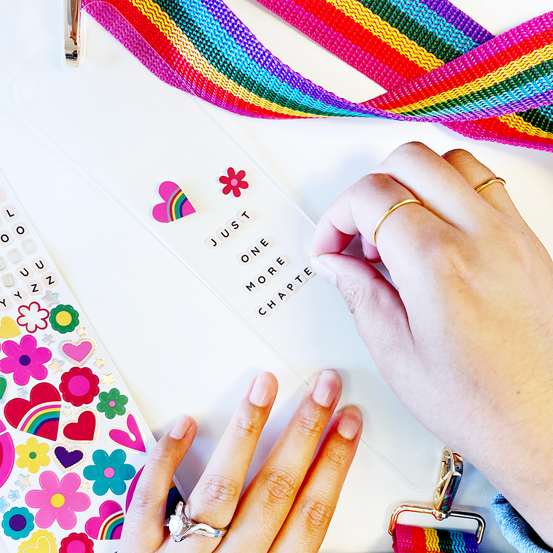 Read & Roam Book Sling - Rainbow – Memo Paper Goods